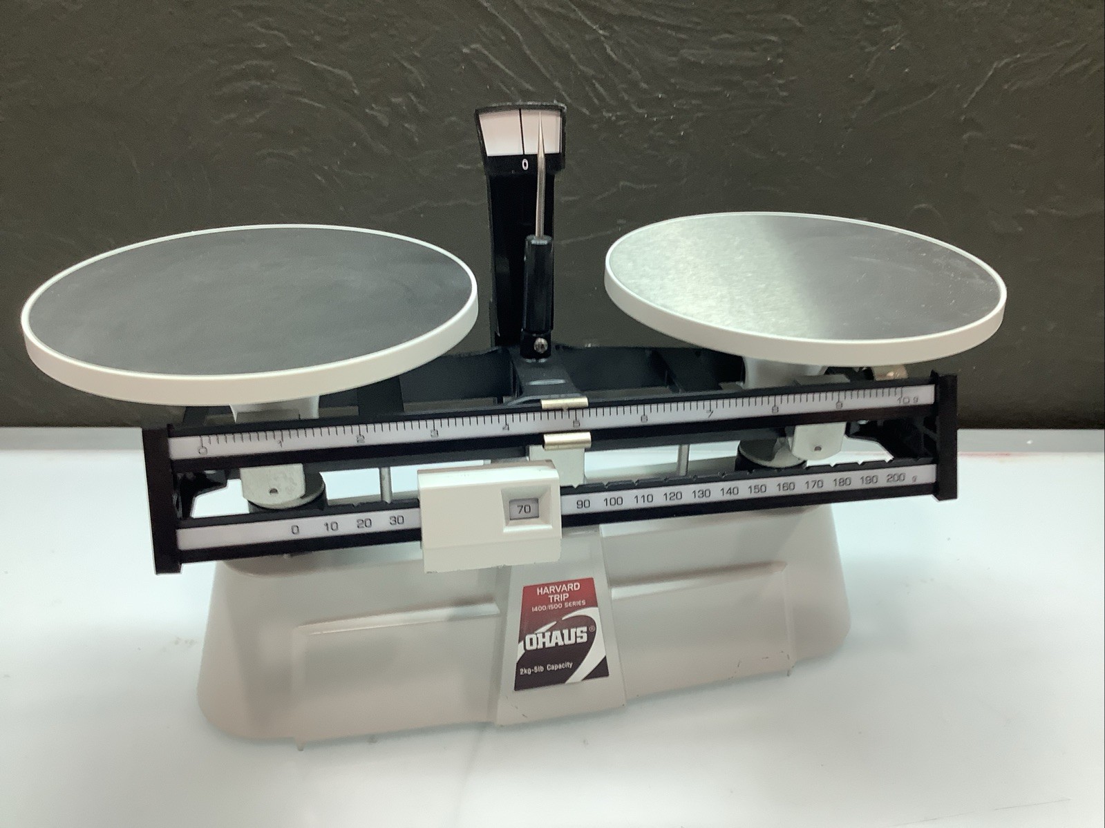 OHAUS Harvard Trip Balance 1400/1500 Series 2kg-5lb Capacity OHAUS Harvard Trip Balance 1400/1500 Series 2kg-5lb Capacity