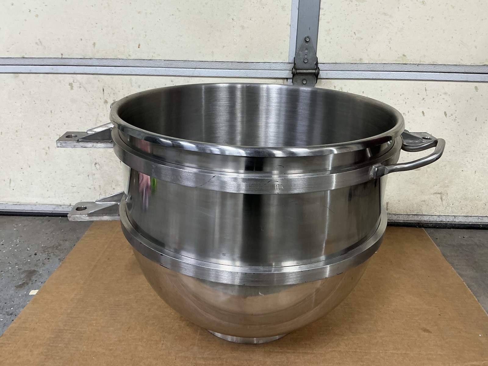 Hobart BOWL-HL80 Legacy 80-Quart Stainless Steel Mixer Bowl Hobart BOWL-HL80 Legacy 80-Quart Stainless Steel Mixer Bowl