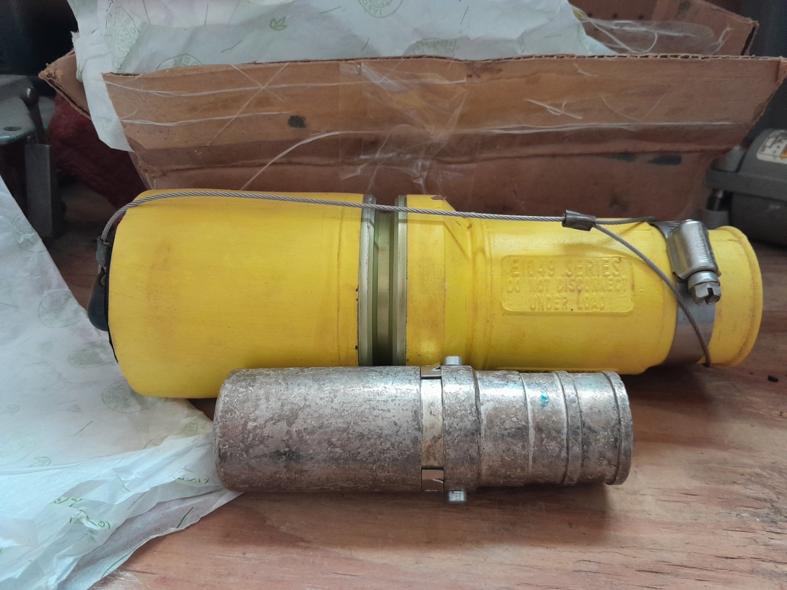 NIB COOPER CROUSE-HINDS E1049-51, FEMALE PLUG, YELLOW, 1000V 724 A NIB COOPER CROUSE-HINDS E1049-51, FEMALE PLUG, YELLOW, 1000V 724 A