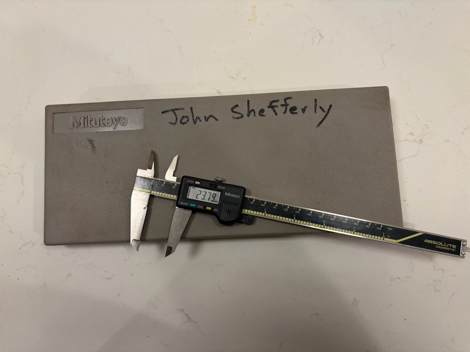 Mitutoyo 500-197 Absolute Digimatic Vernier Caliper model CD-8\ Mitutoyo 500-197 Absolute Digimatic Vernier Caliper model CD-8\