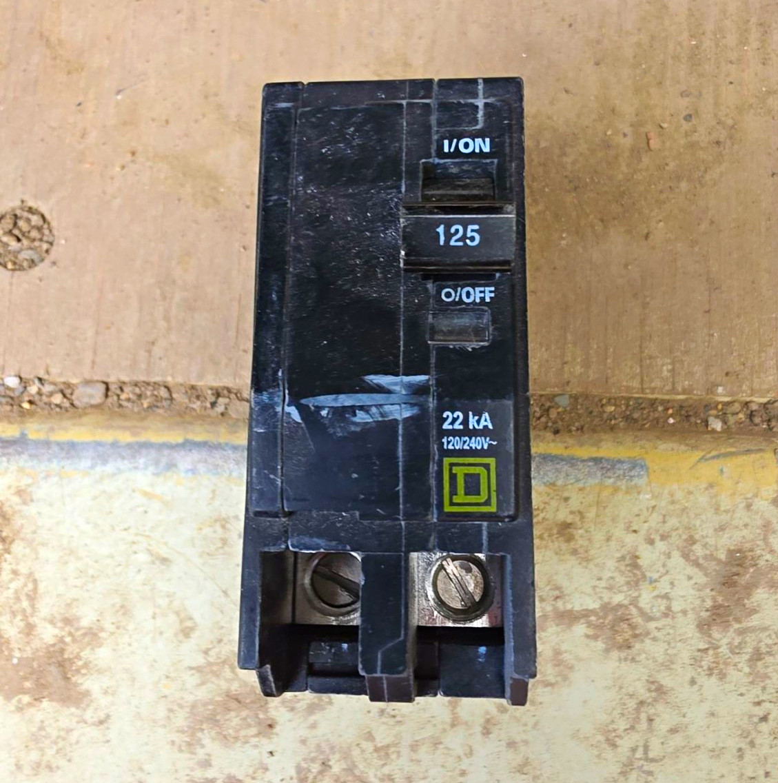 Square D QOB2125VH 125A 2-Pole 120/240V Bolt-On Breaker, Trip Indicator Square D QOB2125VH 125A 2-Pole 120/240V Bolt-On Breaker, Trip Indicator