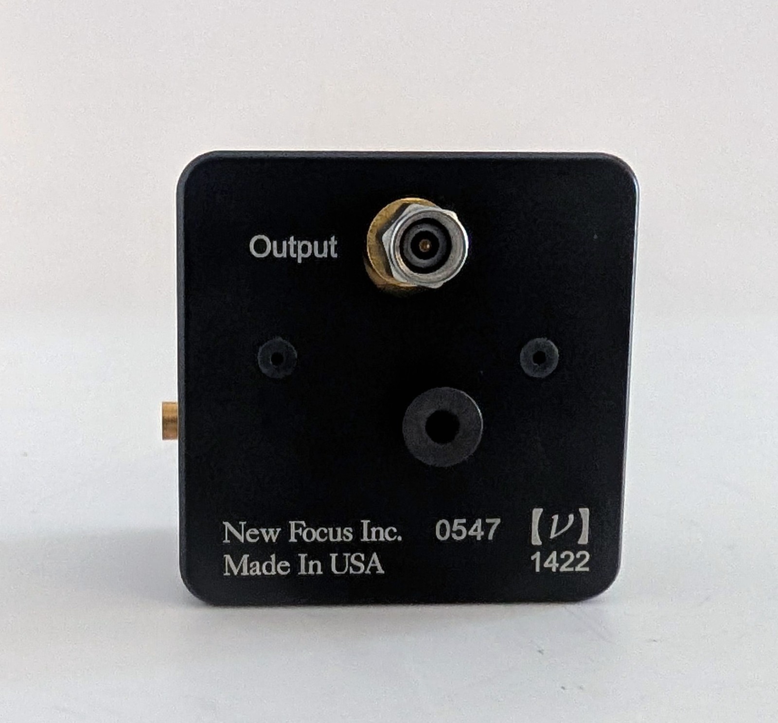 New Focus 1422 Traveling-Wave Amplifier, 50 MHz to 20 GHz New Focus 1422 Traveling-Wave Amplifier, 50 MHz to 20 GHz