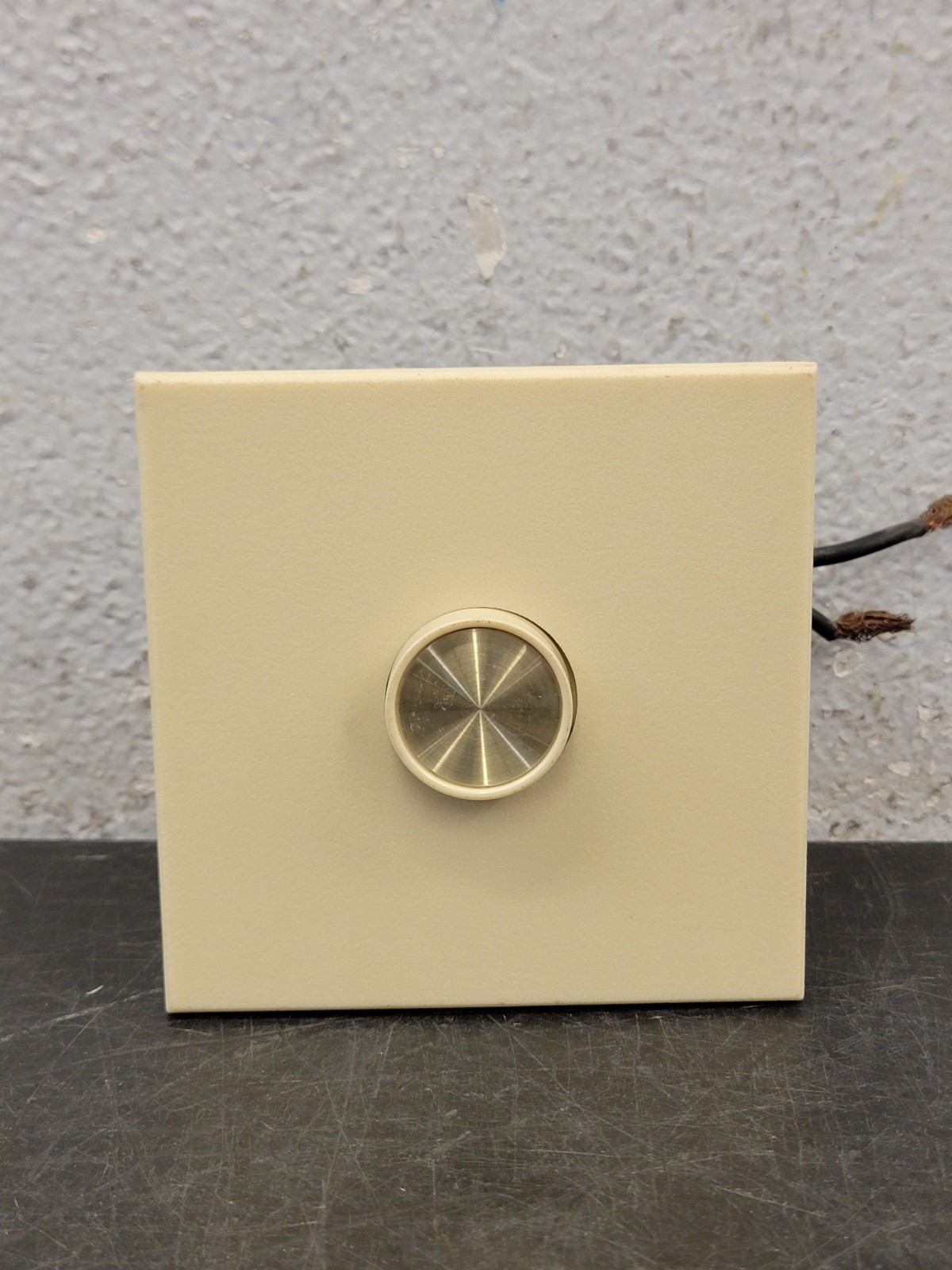 LEVITON ROTARY DIMMER SWITCH, 1500w 61500 New Open Box LEVITON ROTARY DIMMER SWITCH, 1500w 61500 New Open Box
