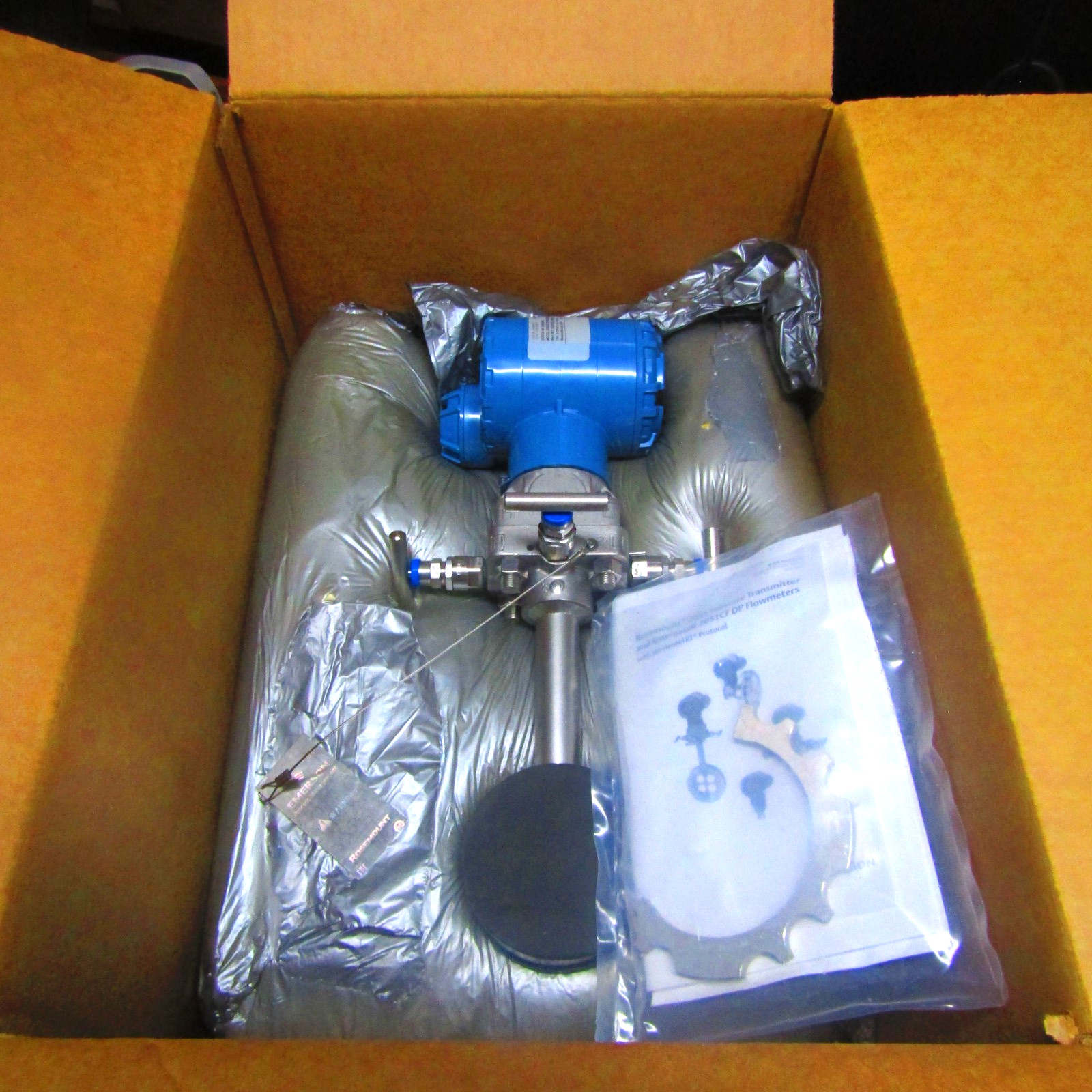 NIB ROSEMOUNT 2051 CFC Orifice Flowmeter 2051CFCDPS020N065033XP1M5WA3WP5 HART NIB ROSEMOUNT 2051 CFC Orifice Flowmeter 2051CFCDPS020N065033XP1M5WA3WP5 HART