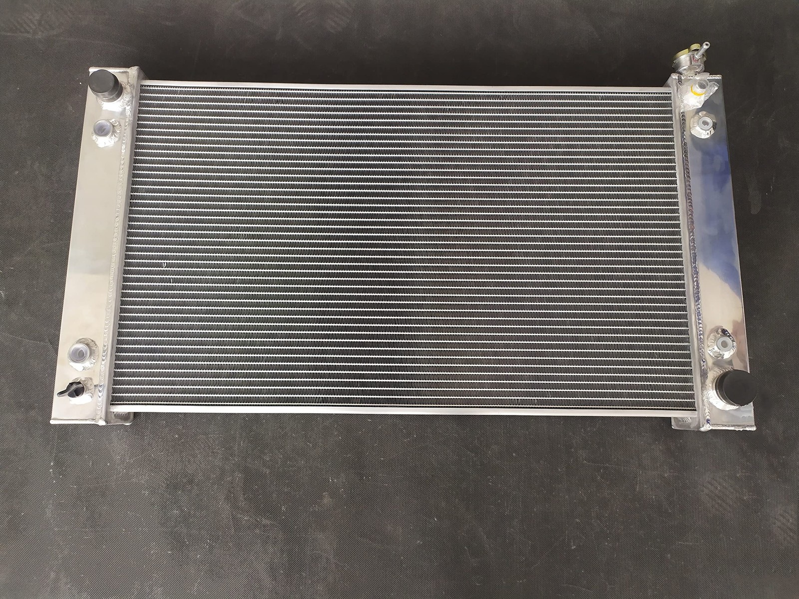 2 Row Radiator for Chevy for GMC 1988-1999 C1500 C2500 C3500 Pickup 28\'\'W