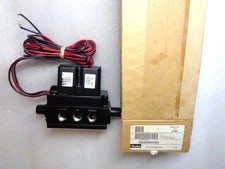 Parker SS40403723 Solenoid Valve 3/8 NPT 125VDC 5Port No-Gasket picture