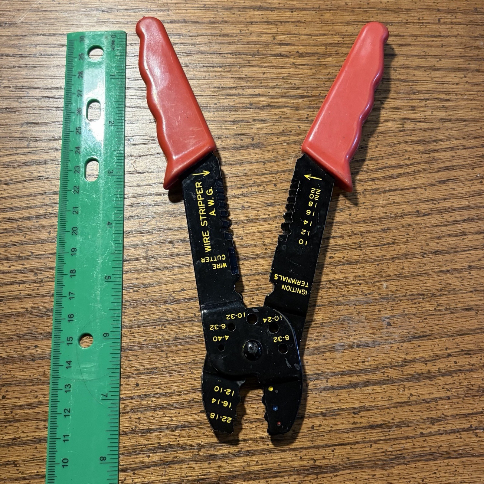 Vintage Generic Hardware Store Wire Stripper Cutter Tool AWG 10-22 Hand Crimper