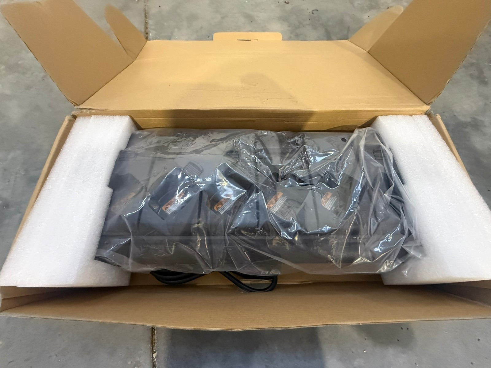 Motorola NNTN6847A 6-Bay Charger Motorola NNTN6847A 6-Bay Charger