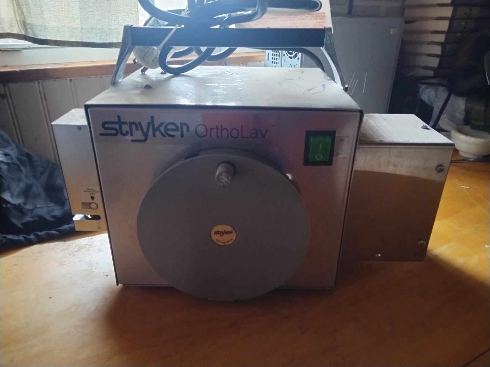 STRYKER ORTHOLAV Surgical Irrigator MODEL 202-100 w/Cord STRYKER ORTHOLAV Surgical Irrigator MODEL 202-100 w/Cord