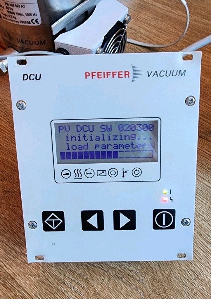 Pfeiffer DCU 002 Vacuum Pump Controller PM 061348T