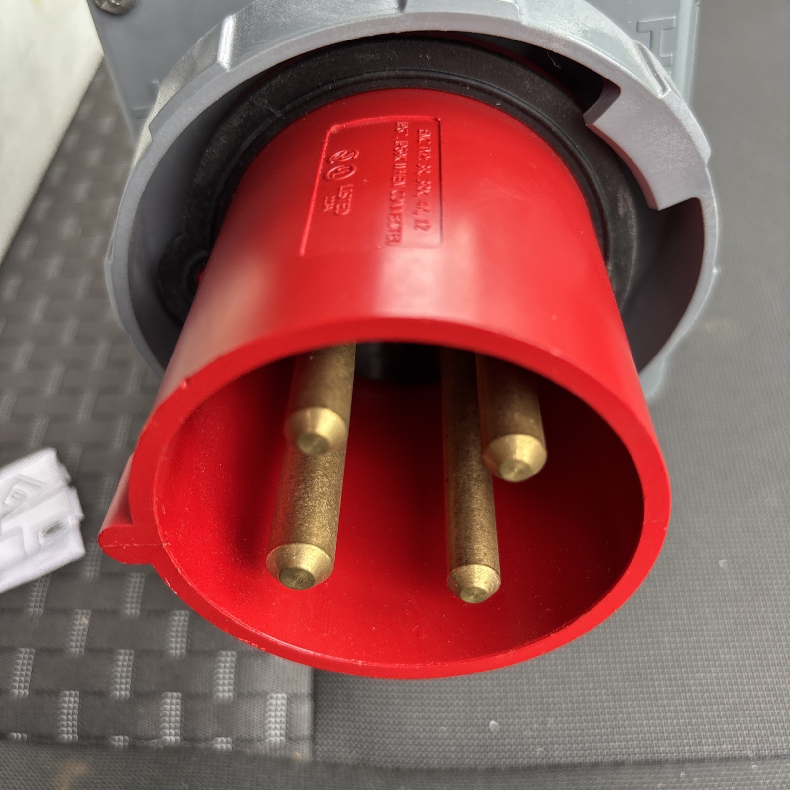 HUBBELL HBL460B7W 60-Amp REVERSE SERVICE INLET RECEPTACLE 460B7W 60A 480v 3P 4W HUBBELL HBL460B7W 60-Amp REVERSE SERVICE INLET RECEPTACLE 460B7W 60A 480v 3P 4W