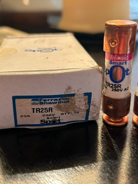 Box of 10 Ferraz Shawmut TR25R Smart Spot Tri-Onic Fuses Box of 10 Ferraz Shawmut TR25R Smart Spot Tri-Onic Fuses