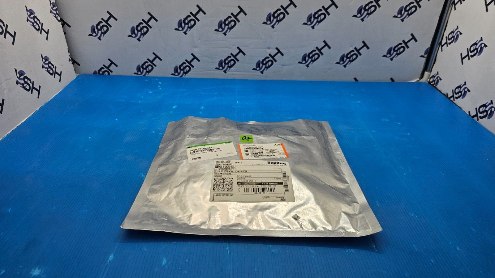 Analog Devices Inc. ADG1612BCPZ-REEL7 IC SW SPST-NCX4 1.1OHM 16LFCSP Qty 160x Analog Devices Inc. ADG1612BCPZ-REEL7 IC SW SPST-NCX4 1.1OHM 16LFCSP Qty 160x