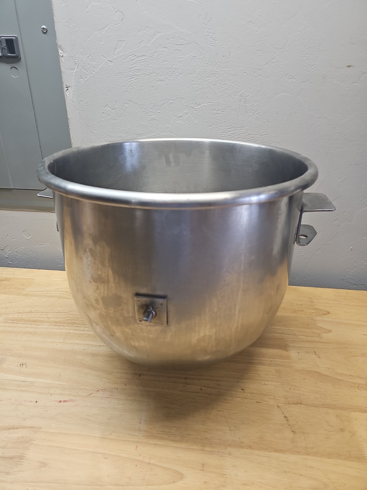 Vintage Hobart 30 Qt Stainless Steel Mixer Bowl Classic D300 D330 D340 437410 Vintage Hobart 30 Qt Stainless Steel Mixer Bowl Classic D300 D330 D340 437410