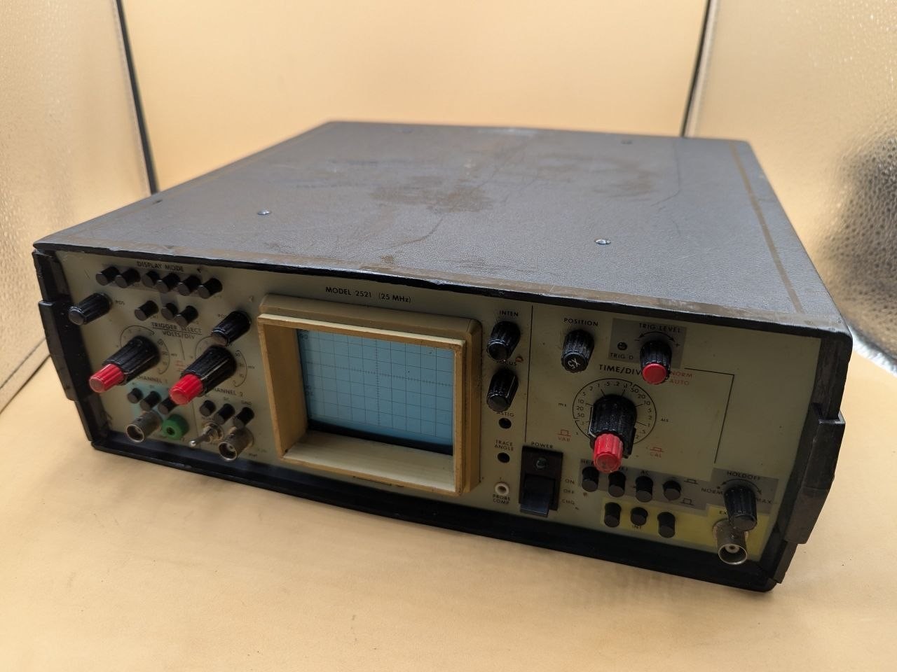 Vintage VU-Data 2521A 25MHz Portable Analog Oscilloscope Mini-Scope - RE Vintage VU-Data 2521A 25MHz Portable Analog Oscilloscope Mini-Scope - RE