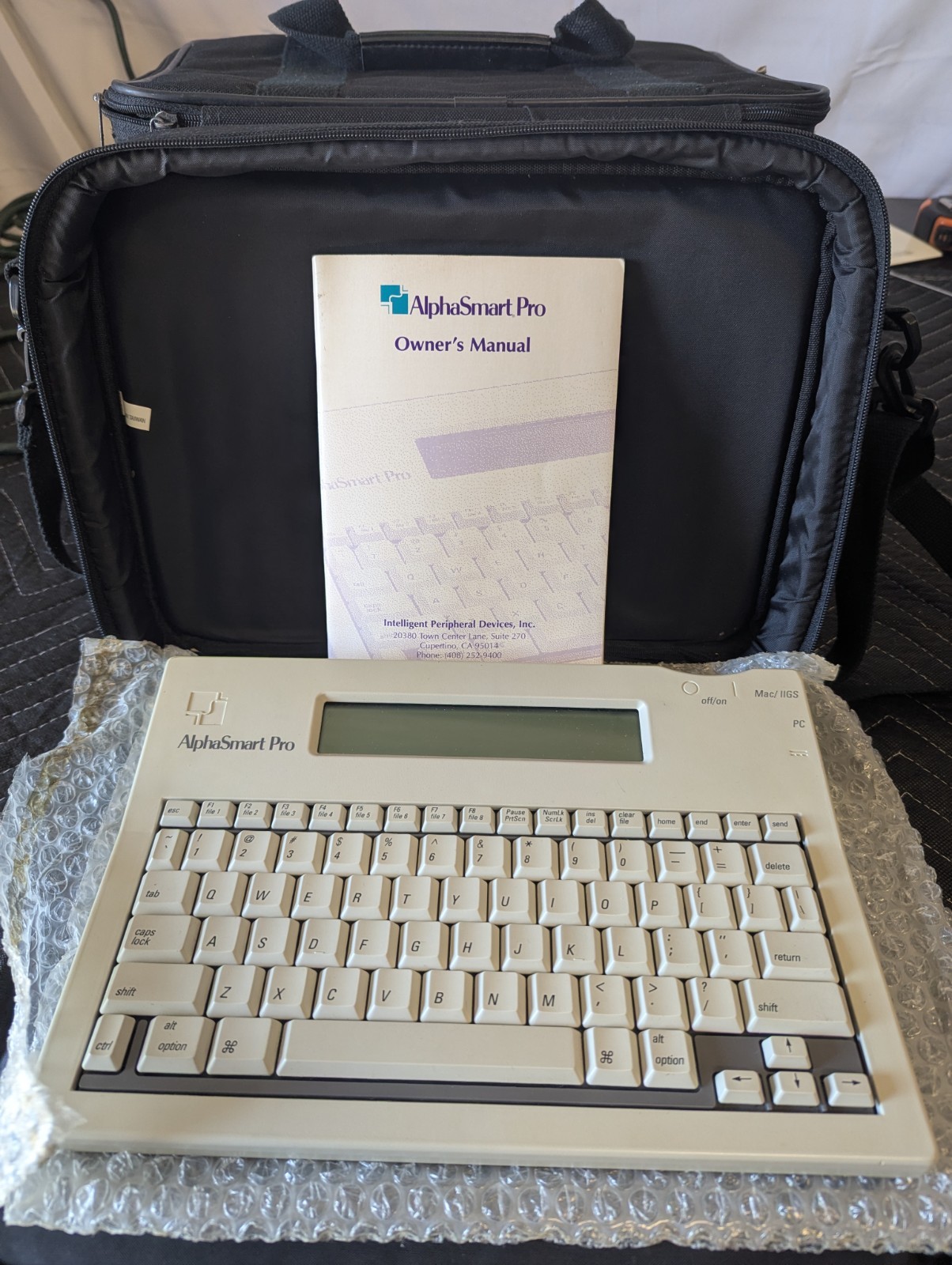 AlphaSmart Pro ALF-C01 Word Processor Electronic Typewriter With Case & Manual AlphaSmart Pro ALF-C01 Word Processor Electronic Typewriter With Case & Manual