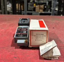 NEW IN BOX CUTLER HAMMER THROUGH-BEAM PHOTOELECTRIC EMITTER E51DEL picture