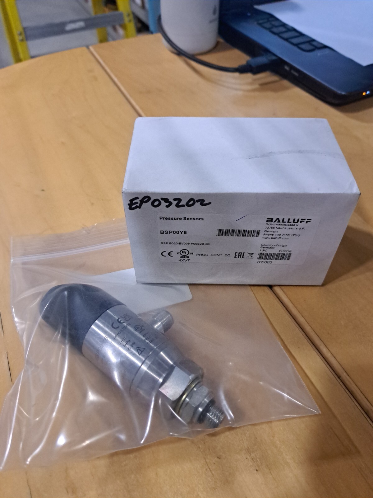 Balluff BSP00Y6 Pressure Sensor with Display Balluff BSP00Y6 Pressure Sensor with Display