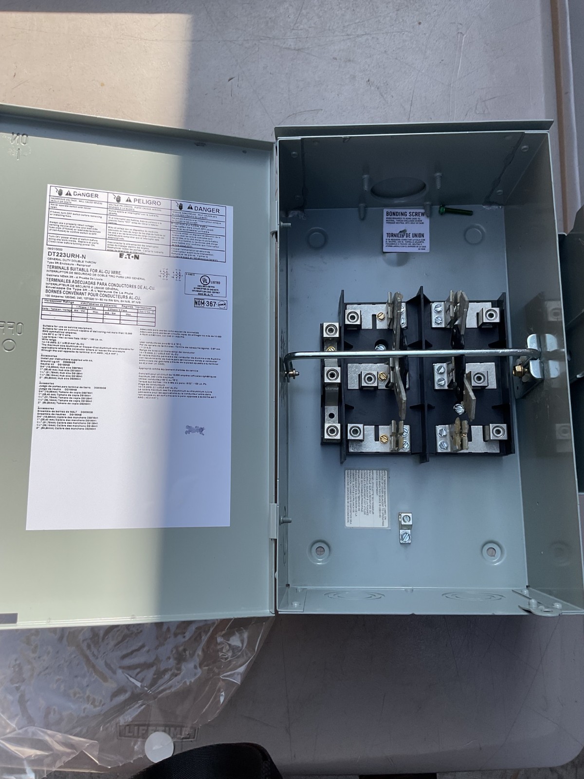 EATON - DT223URH-N 100A 240V NEMA 3 DOUBLE THROW - SAFETY SWITCH DISCONNECT EATON - DT223URH-N 100A 240V NEMA 3 DOUBLE THROW - SAFETY SWITCH DISCONNECT