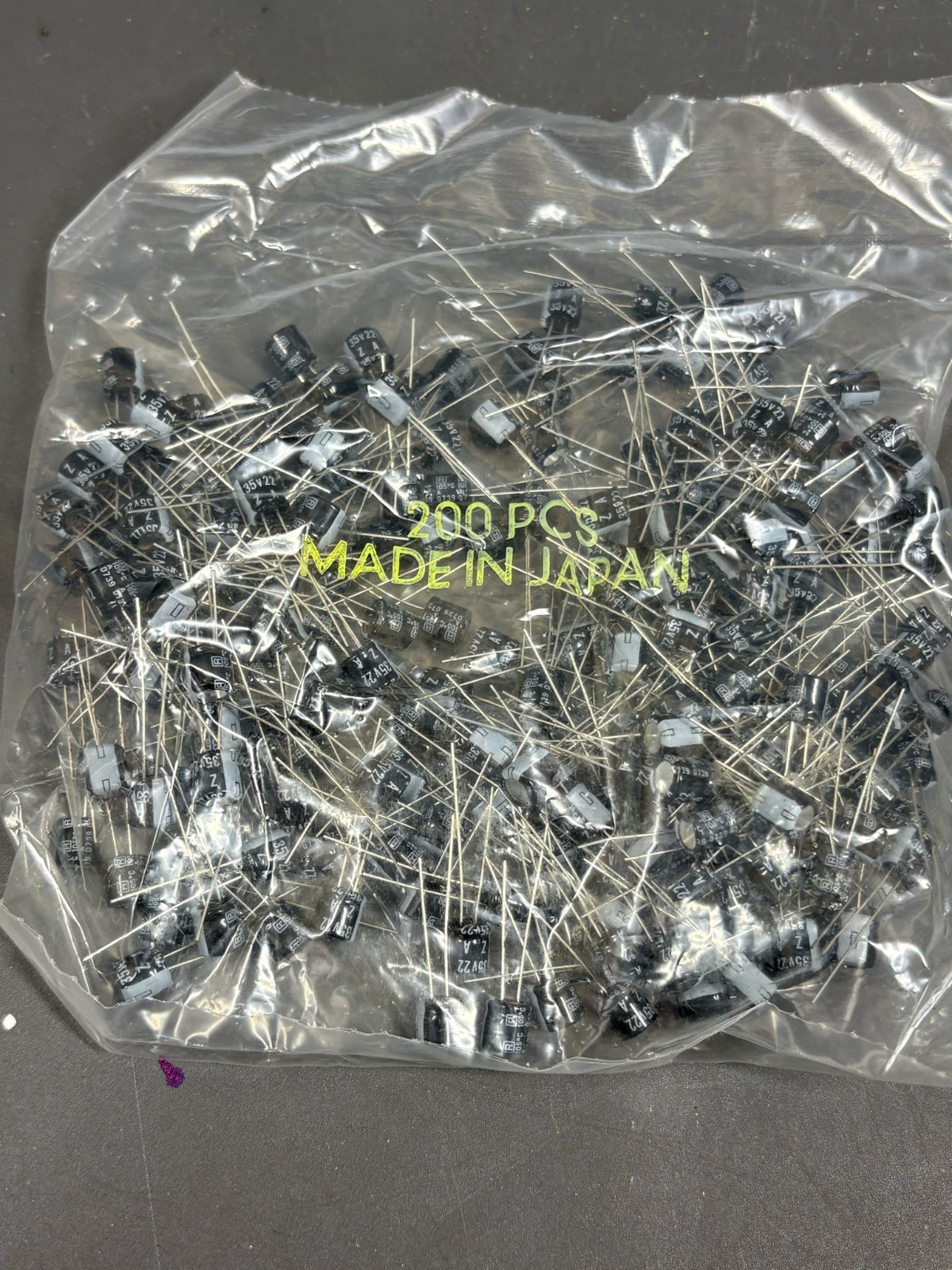 200pcs 22uF 35V Electrolytic Capacitors Radial 105°C Japan Bulk Lot