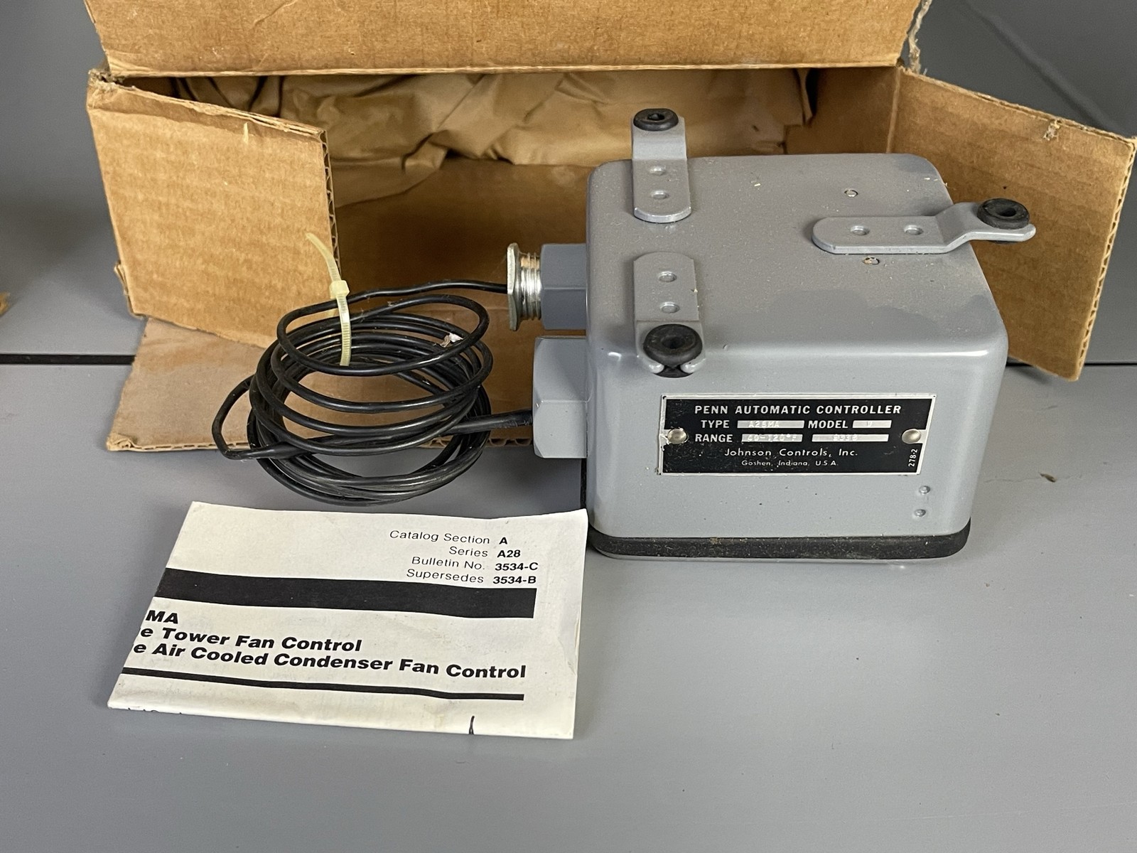 Johnson Controls A28MA-1C Temp Limit Control Cooling Tower 40-120F USA NOS Johnson Controls A28MA-1C Temp Limit Control Cooling Tower 40-120F USA NOS