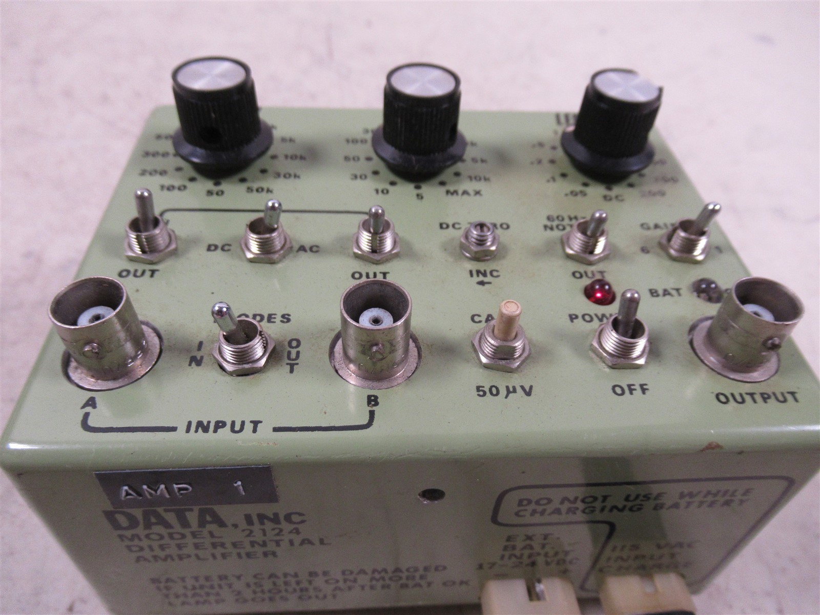 Data Inc Model 2124 Differential Amplifier High Gain High-Impedance Inputs