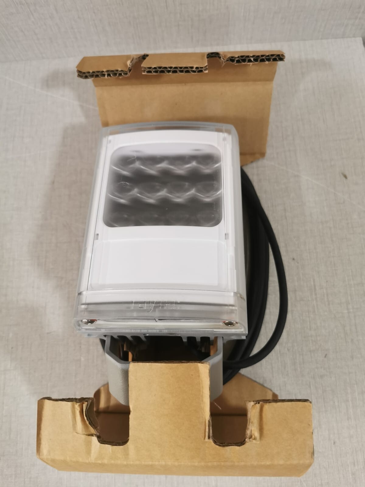 RAYTEC VAR2-W4-1 Medium Range White Light Illuminator RAYTEC VAR2-W4-1 Medium Range White Light Illuminator