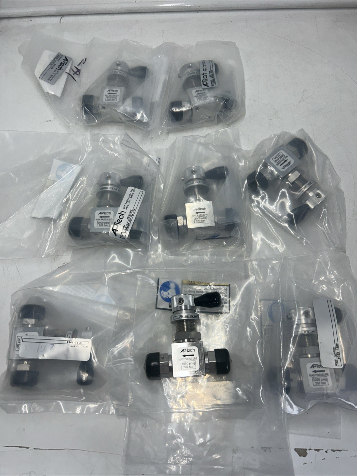 APTech AP3625SM 2PW FV4 FV4  VALVE Clean room NEW QTY 7+1 open box