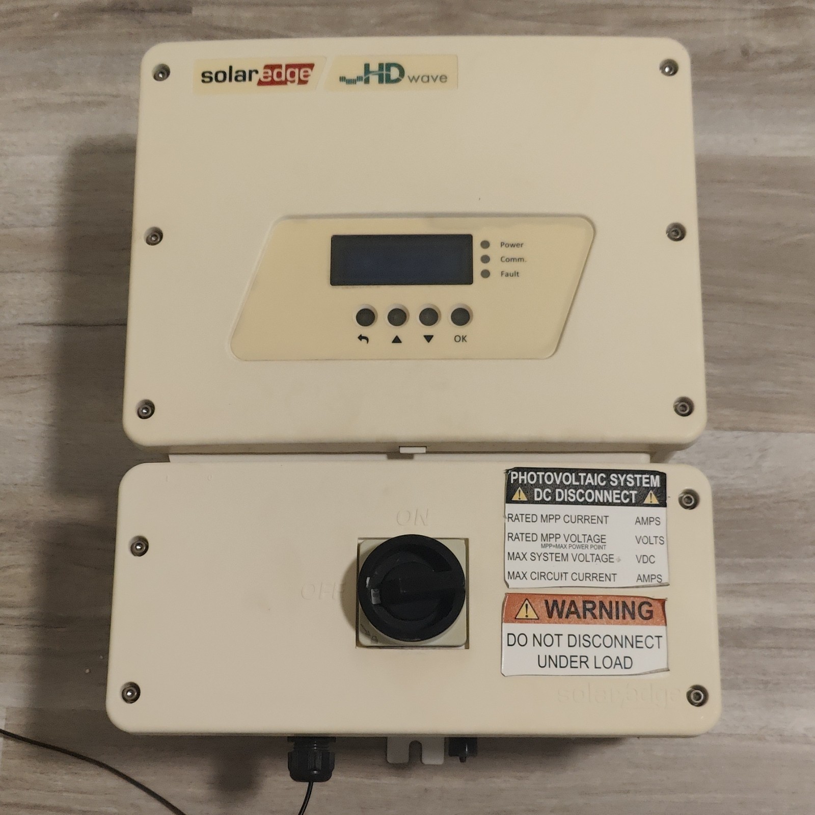 SolarEdge HD-Wave SE7600H-US Grid Support PV Inverter w/ DC Disconnect SolarEdge HD-Wave SE7600H-US Grid Support PV Inverter w/ DC Disconnect