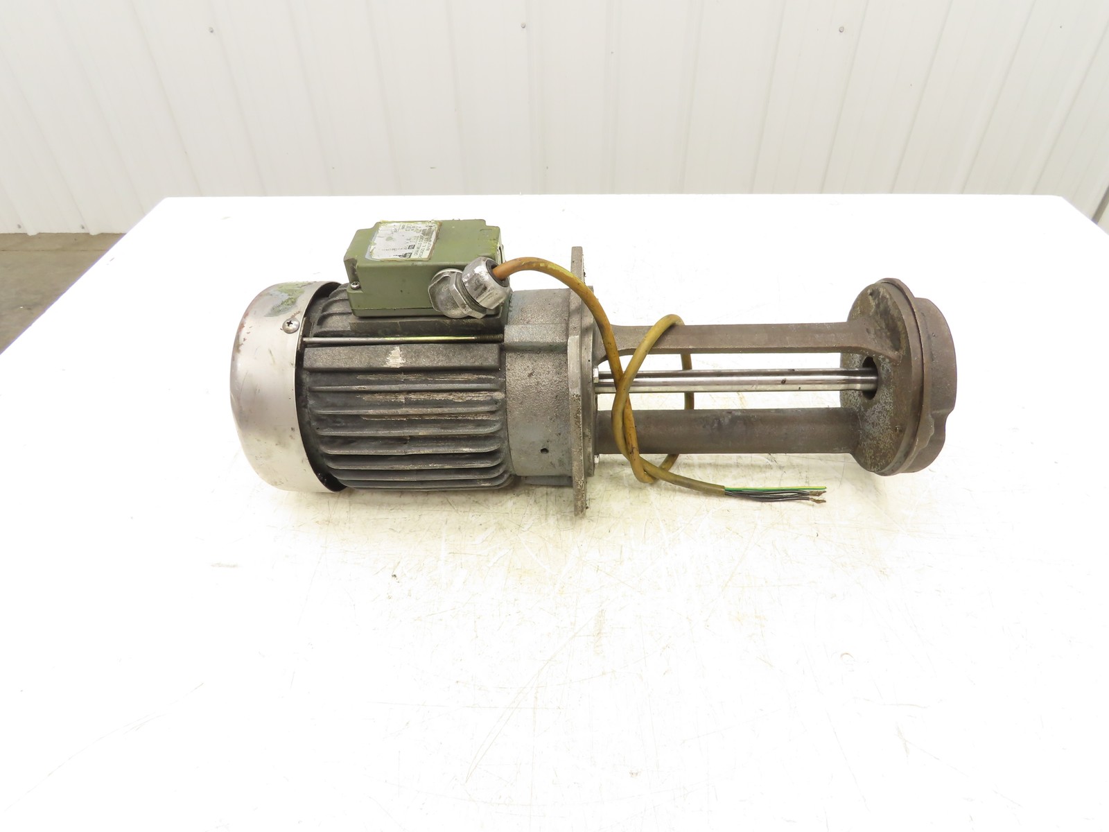 Graymills IMV50-F Vertical Immersion Coolant Pump 230/460V Graymills IMV50-F Vertical Immersion Coolant Pump 230/460V