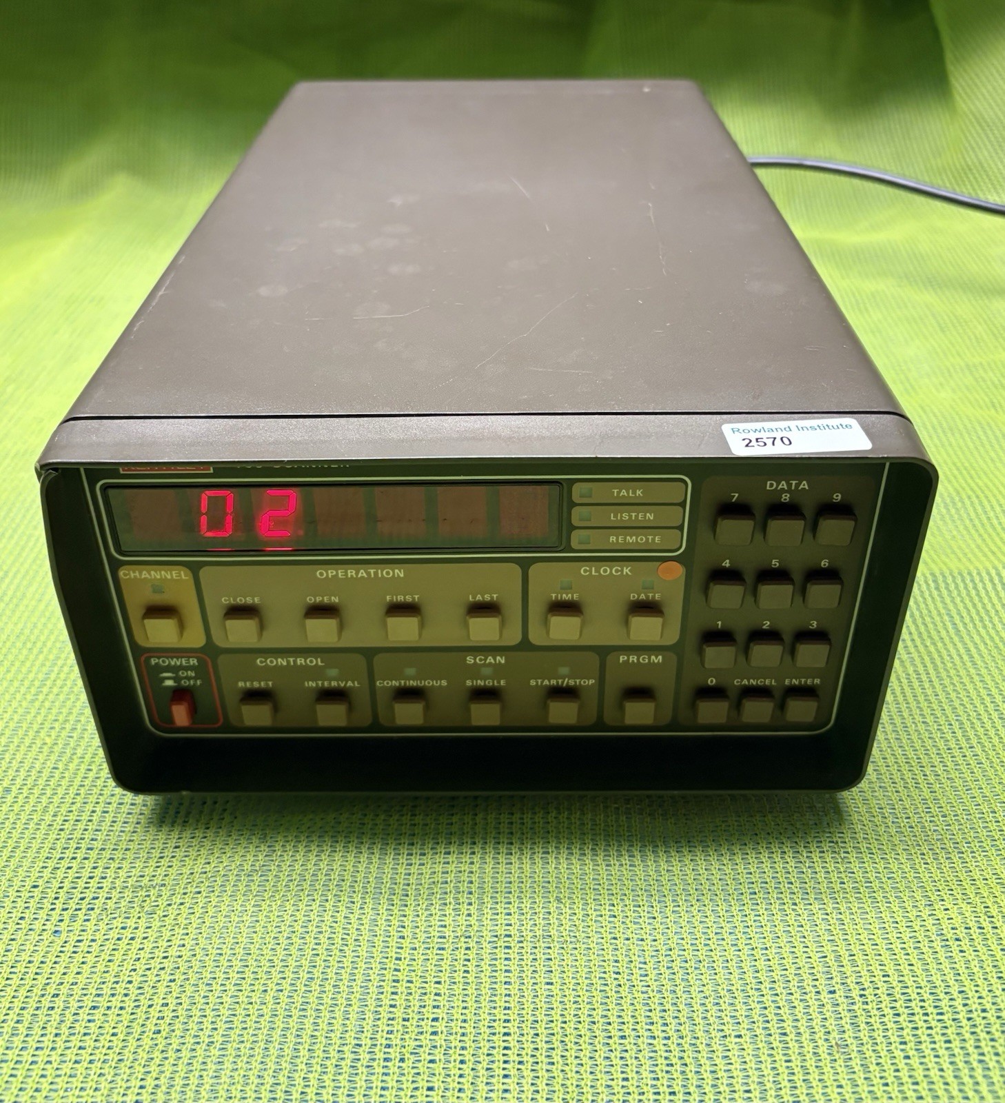 Keithley 705 SCANNER w/ (1) 7052 MATRIX CARD & (1) 7055 GEN. PURP. RELAY SCANNER