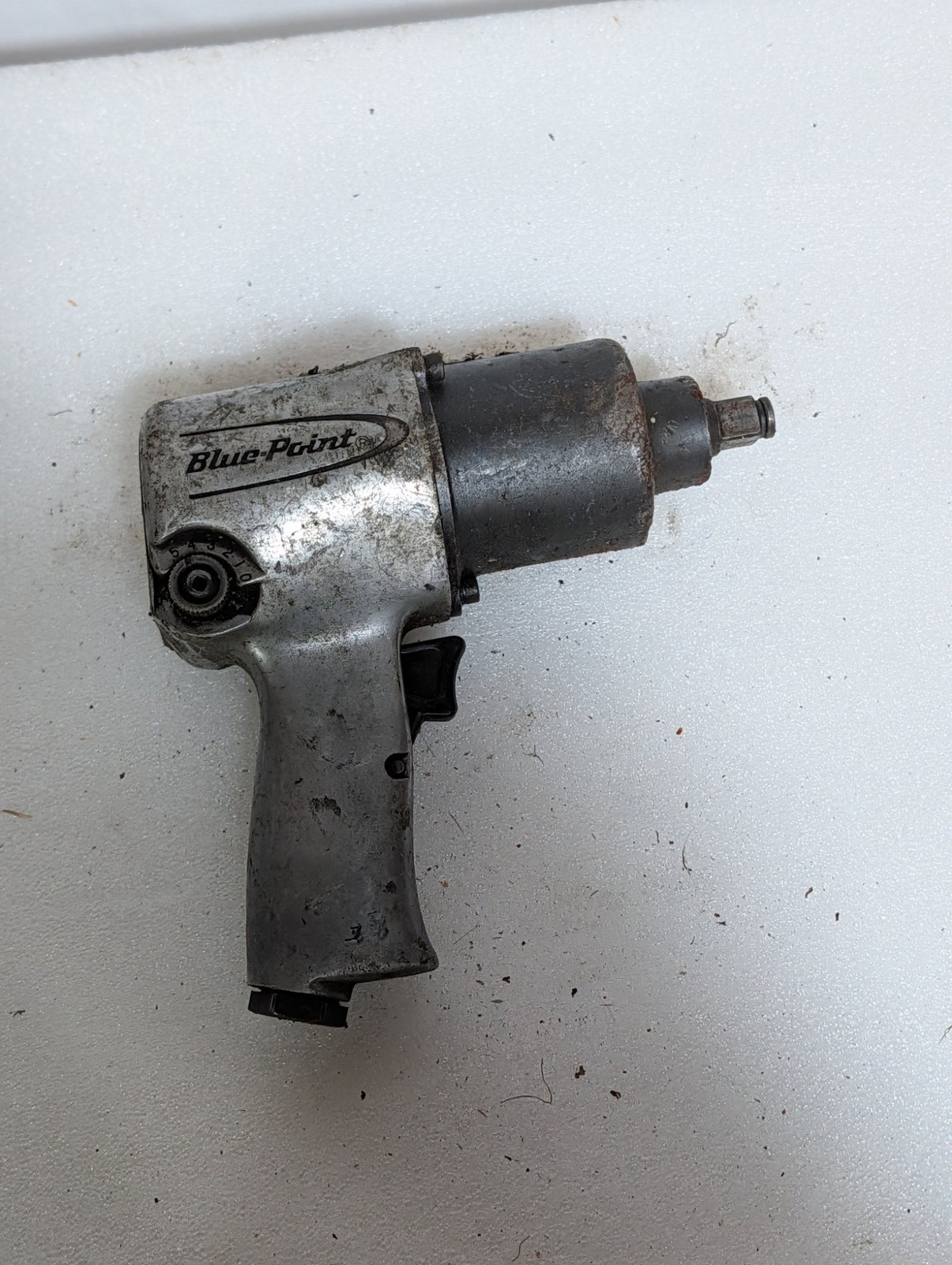 Blue-Point Pneumatic Impact Wrench 1/2 in Drive D-handle Air Tool Reversible Blue-Point Pneumatic Impact Wrench 1/2 in Drive D-handle Air Tool Reversible