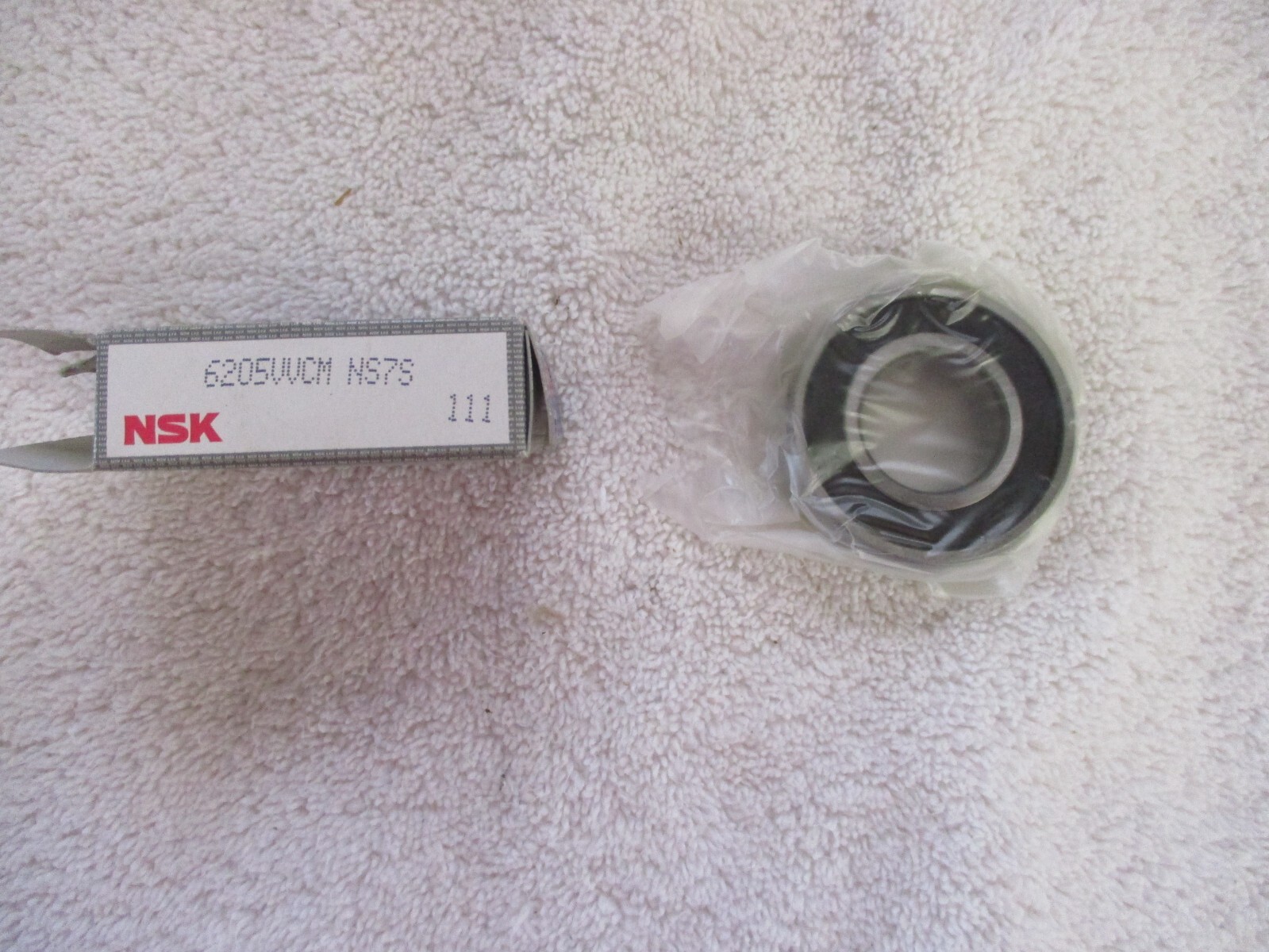 NIB NSK Bearing 6205VVCM NIB NSK Bearing 6205VVCM