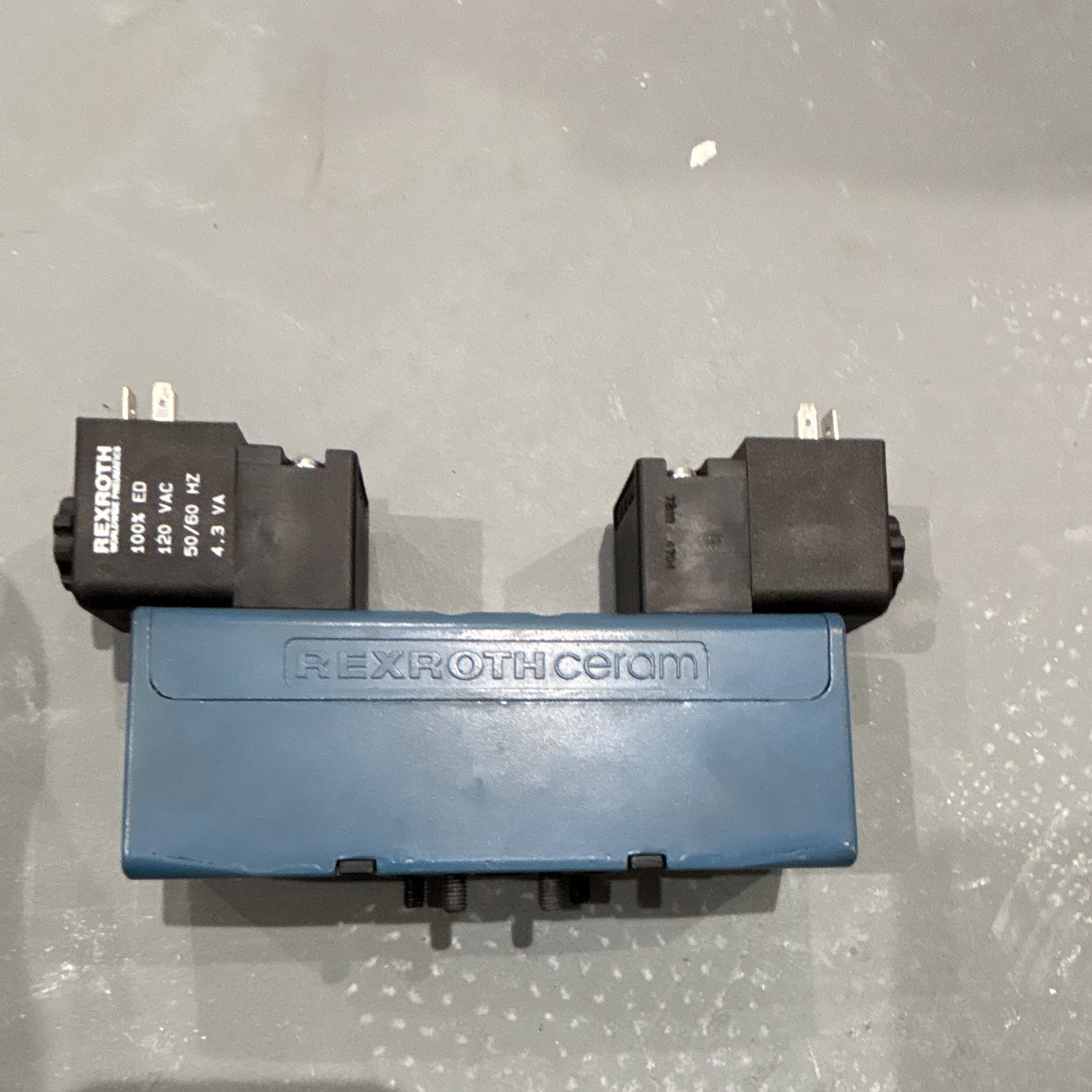 New Bosch Rexroth Aventics GT-010032-02626 R432006365 5/3 Pneumatic Valve 120VAC New Bosch Rexroth Aventics GT-010032-02626 R432006365 5/3 Pneumatic Valve 120VAC