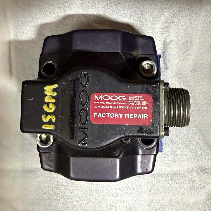 MOOG 760C464A Solenoid Valve/Manifold Component Module for Oil Media MOOG 760C464A Solenoid Valve/Manifold Component Module for Oil Media