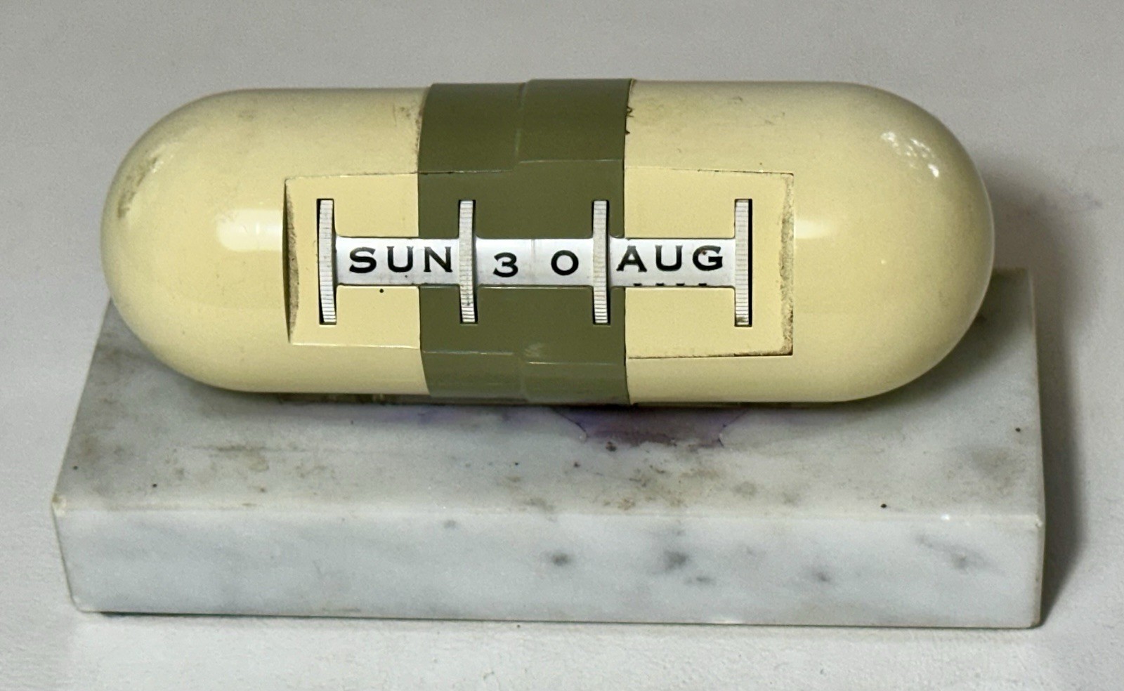 Vintage Roller Desk Perpetual Calendar MCM Metal Capsule Shape Marble Base 5” Vintage Roller Desk Perpetual Calendar MCM Metal Capsule Shape Marble Base 5”