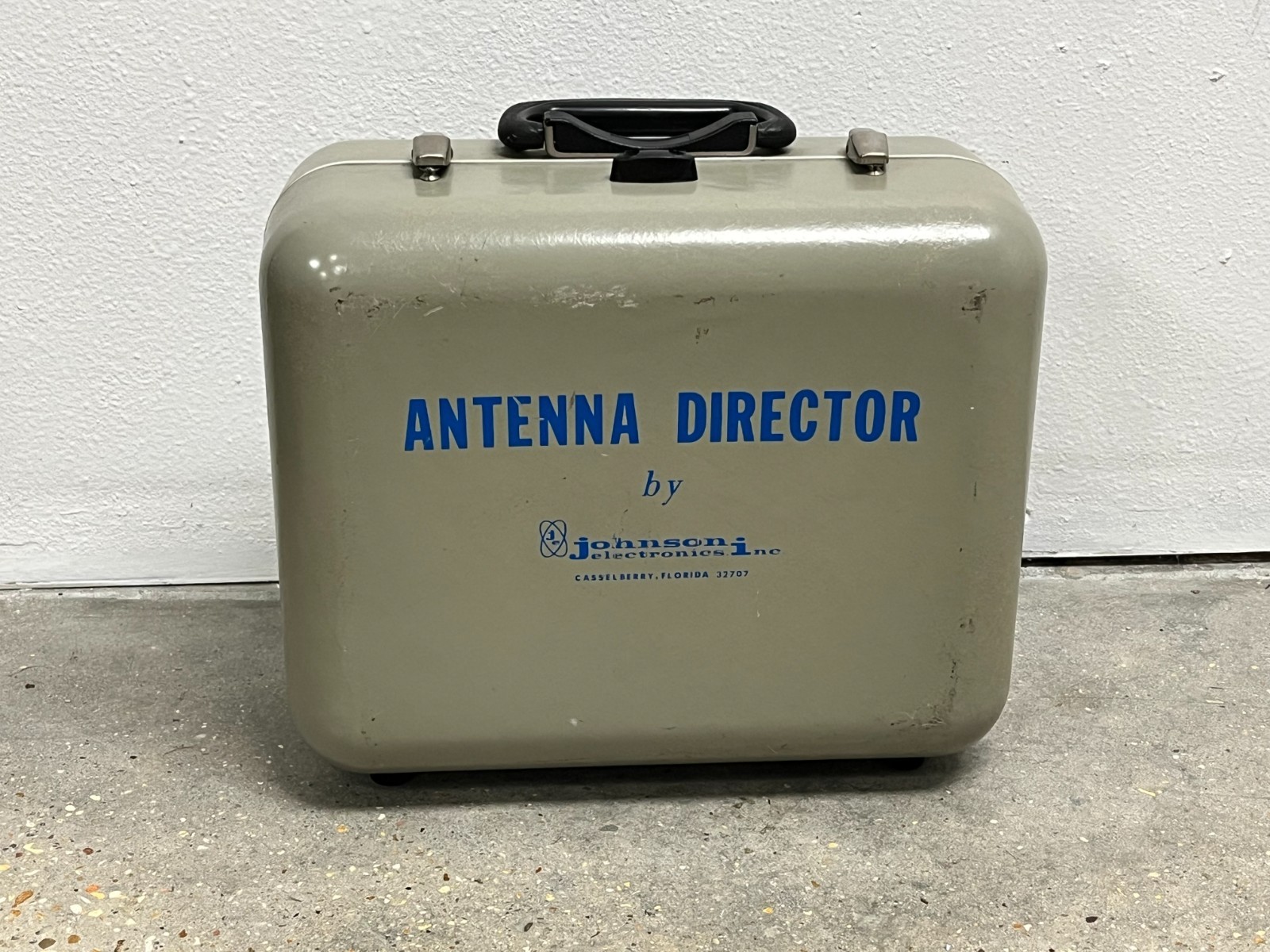 Vintage Johnson Electronics Antenna Director Equipment Case Atomic Age Radio 13” Vintage Johnson Electronics Antenna Director Equipment Case Atomic Age Radio 13”