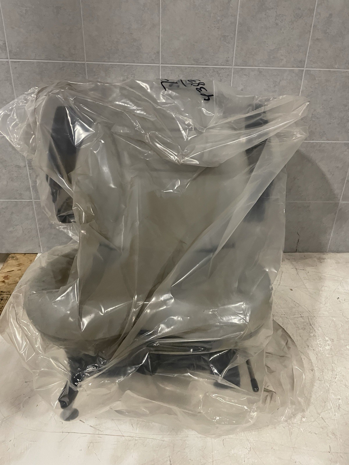 New VOLVO SEAT ASSY:GRAY 43831874