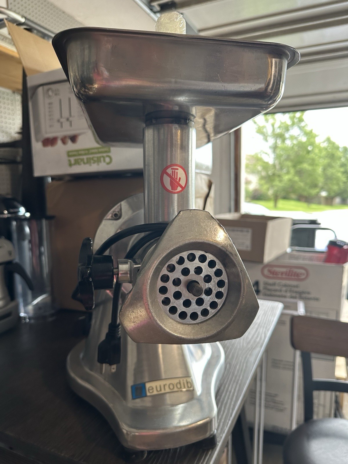 Eurodib USA HM12N Countertop Electric Meat Grinder, #12 HUB, 264 lbs/Hour, 1 hp Eurodib USA HM12N Countertop Electric Meat Grinder, #12 HUB, 264 lbs/Hour, 1 hp