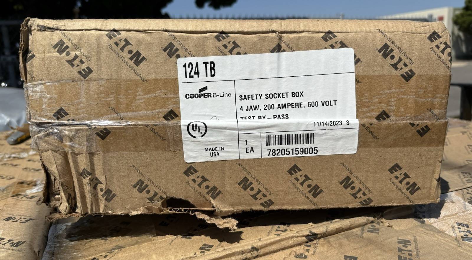 EATON Cooper B-Line 124 TB Safety Socket Box 200 Amp EATON Cooper B-Line 124 TB Safety Socket Box 200 Amp