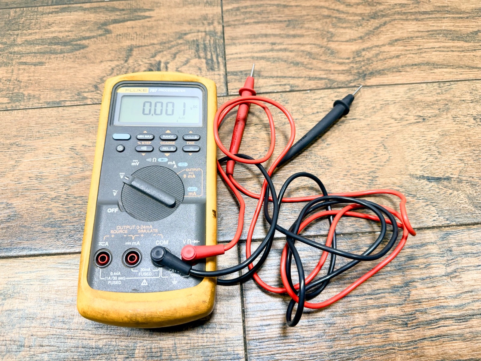 Fluke 787 ProcessMeter Y593 Fluke 787 ProcessMeter Y593