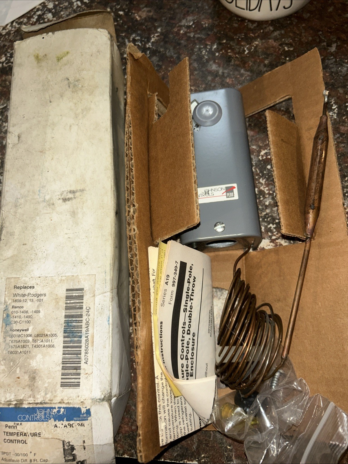 Johnson Controls A19ABC-24C Line Volt Mechanical Thermostat *OPEN BOX UNUSED* Johnson Controls A19ABC-24C Line Volt Mechanical Thermostat *OPEN BOX UNUSED*