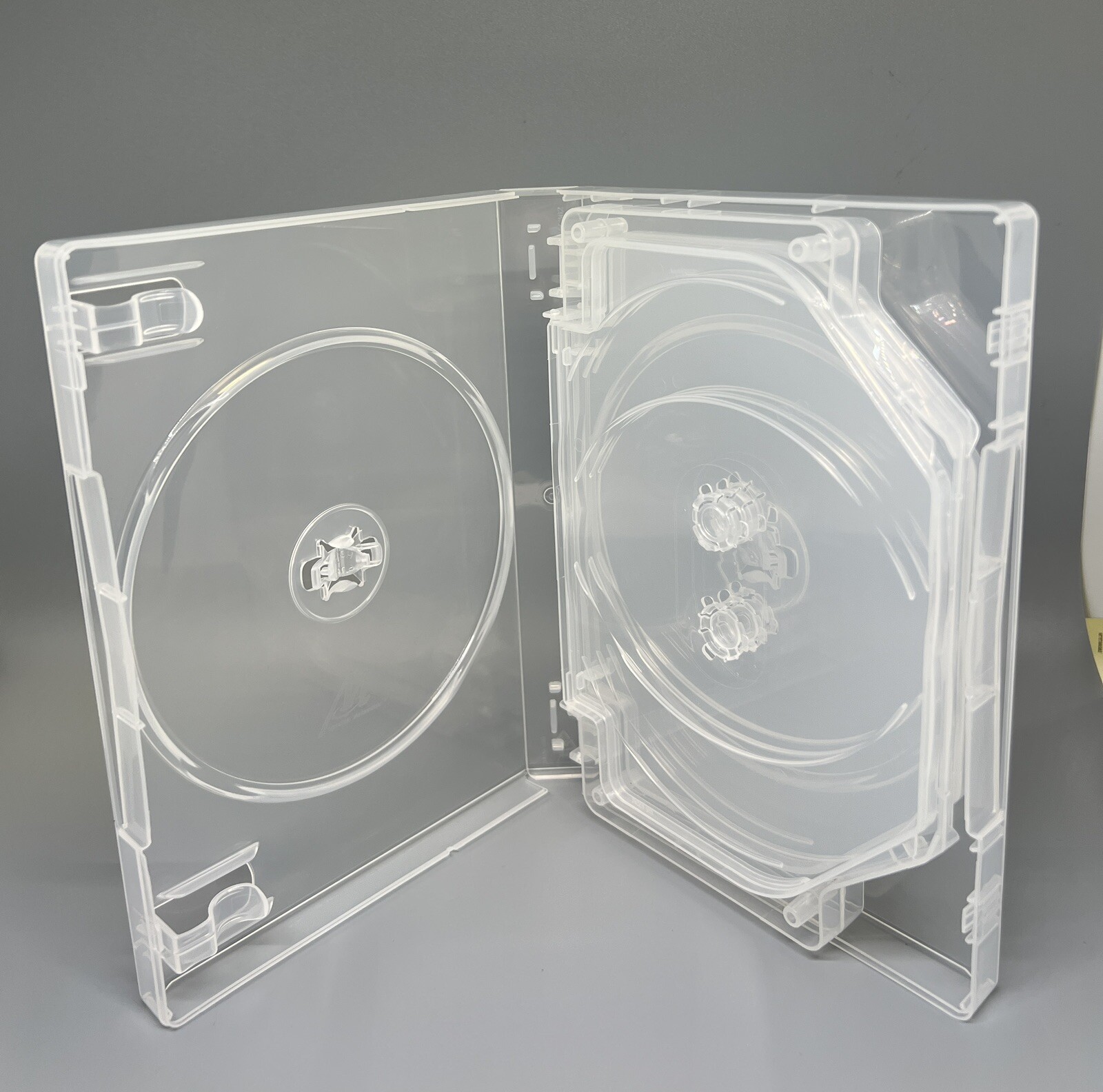 2 PCS NEW HIGH QUALITY 27MM MULTI-8 DISC DVD CASE, M-LOCK HUB, CLEAR, DB27-8C 2 PCS NEW HIGH QUALITY 27MM MULTI-8 DISC DVD CASE, M-LOCK HUB, CLEAR, DB27-8C
