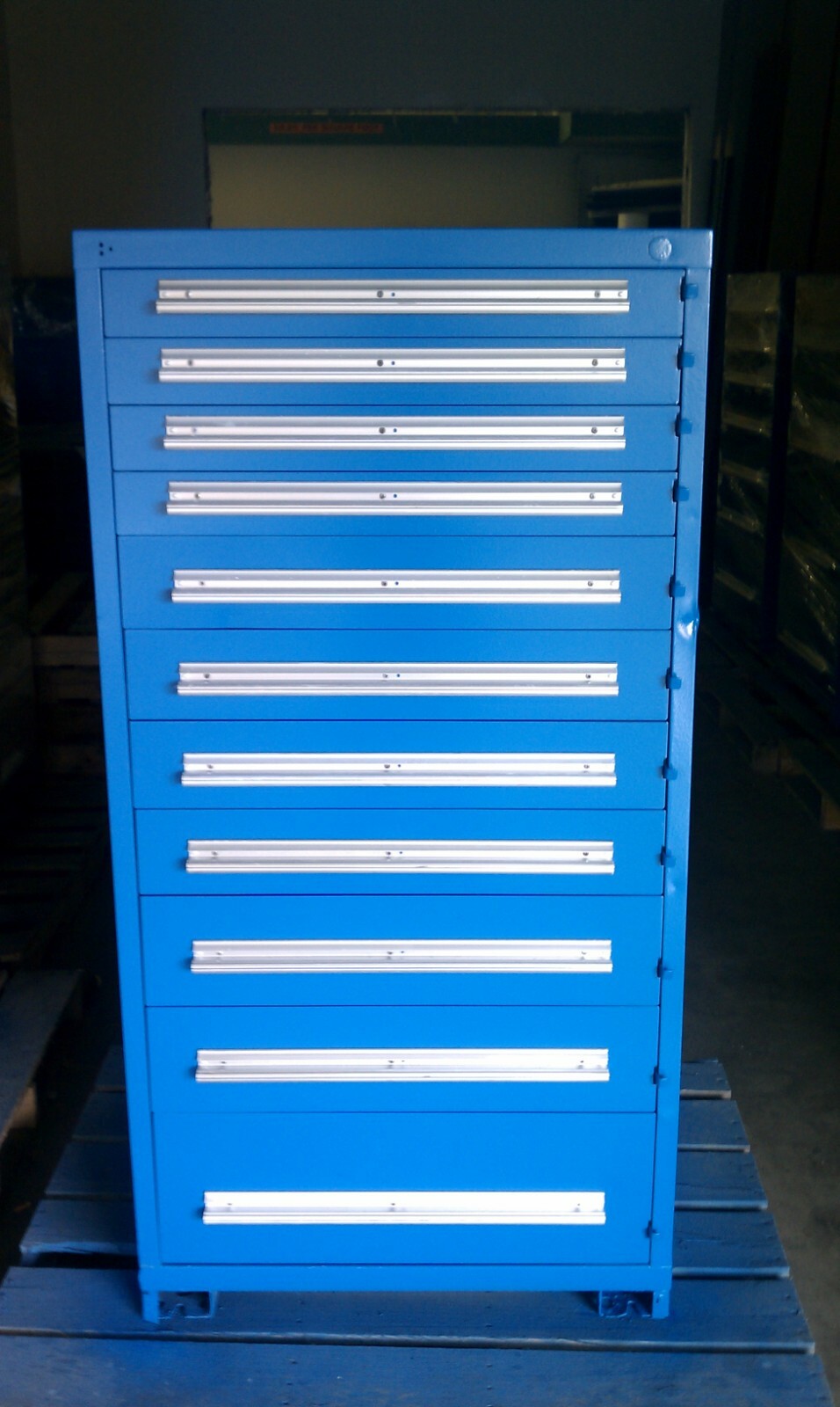 STANLY VIDMAR --    FULLY         ( REFURBISHED  }  CABINETS       MANY IN STOCK