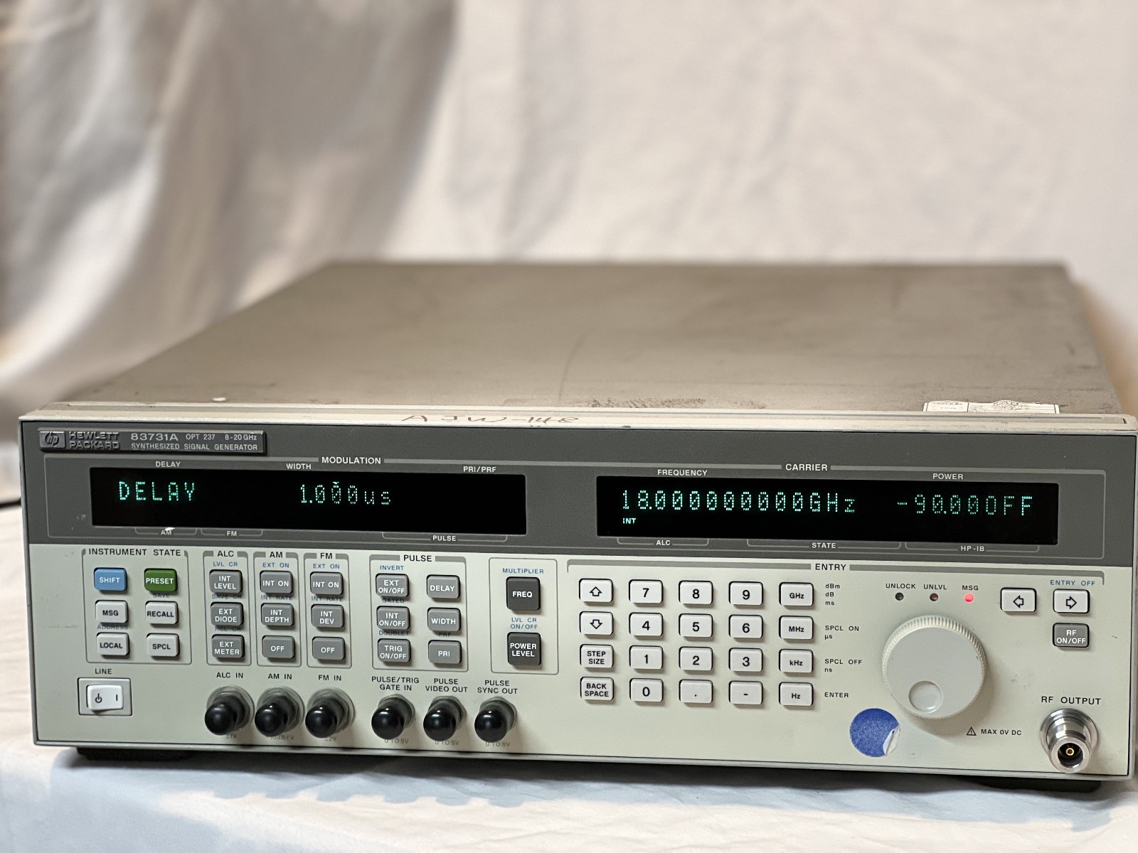 HP / Agilent 83731A  Synthesized Signal Generator