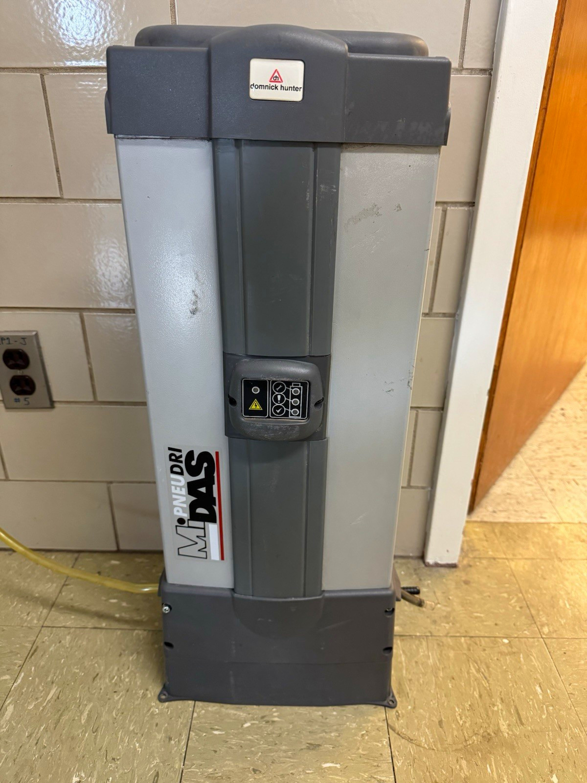 Parker Domnick Hunter Refrigerated Compressed Air Dryer 12 CFM 175 PSI Parker Domnick Hunter Refrigerated Compressed Air Dryer 12 CFM 175 PSI