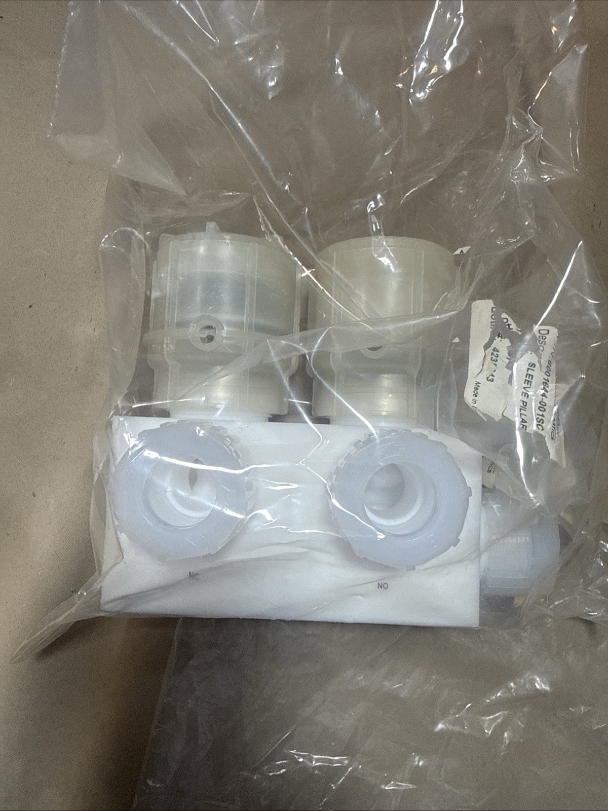 Furon Saint-Gobain 1113822 3-Way 1” Distribution Valve Manifold RDVM NOS Furon Saint-Gobain 1113822 3-Way 1” Distribution Valve Manifold RDVM NOS