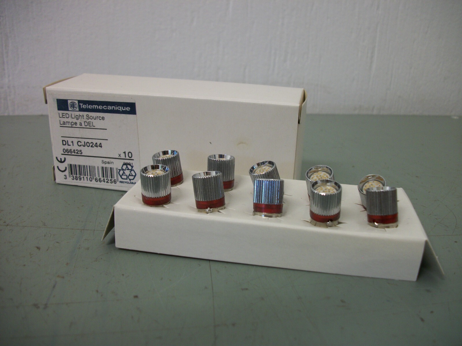 TELEMECANIQUE BOX OF 10 RED LAMPS DL1CJ0244 NIB