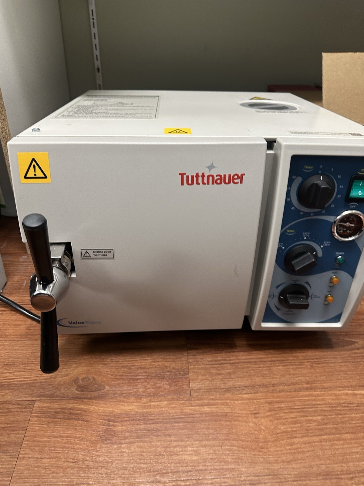 Tuttnauer Valueklave Steam ( perfect condition) Tuttnauer Valueklave Steam ( perfect condition)