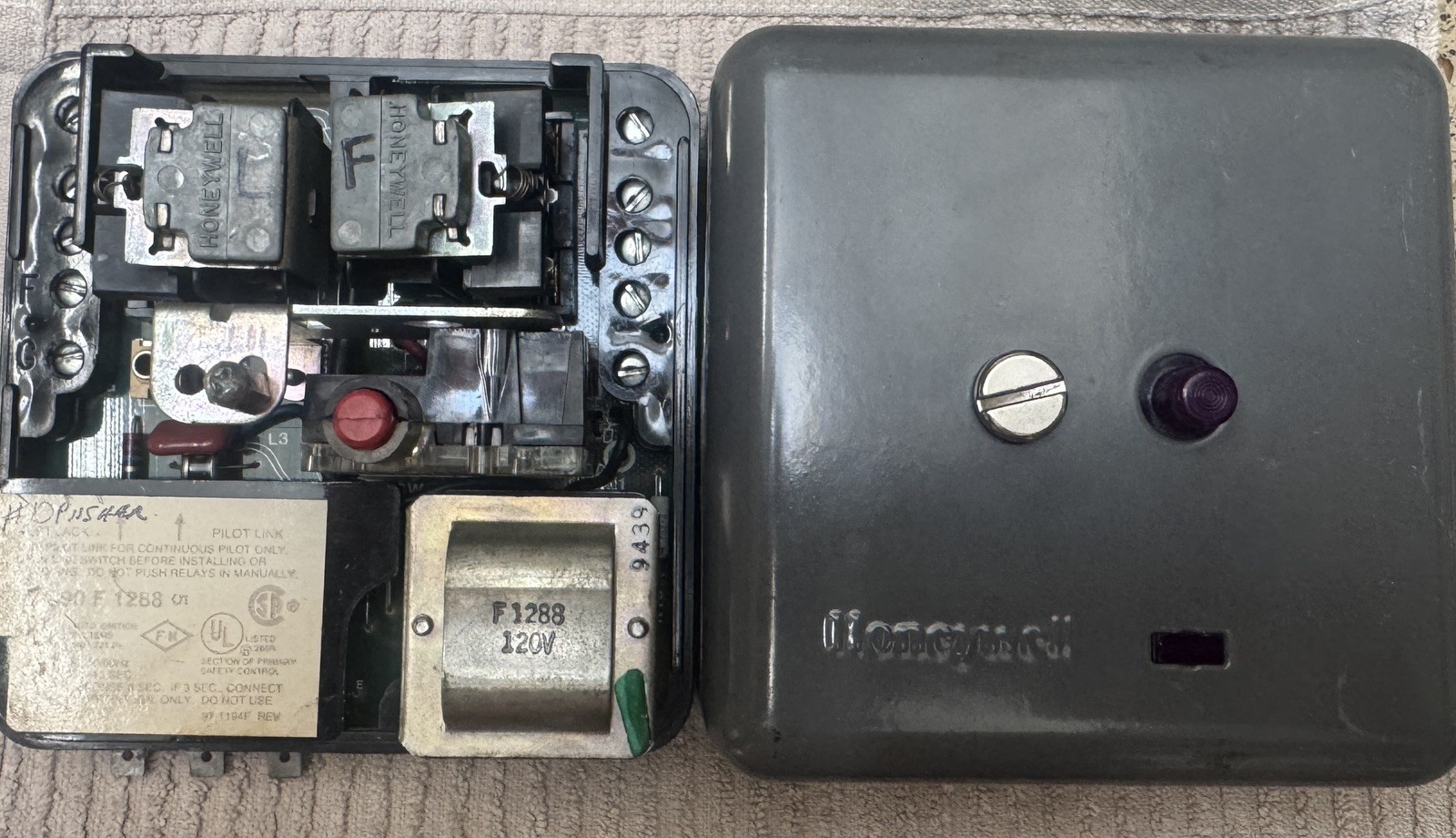 Honeywell RA890F 1288 RA890F1288 Burner Control Module 120V 10A Honeywell RA890F 1288 RA890F1288 Burner Control Module 120V 10A
